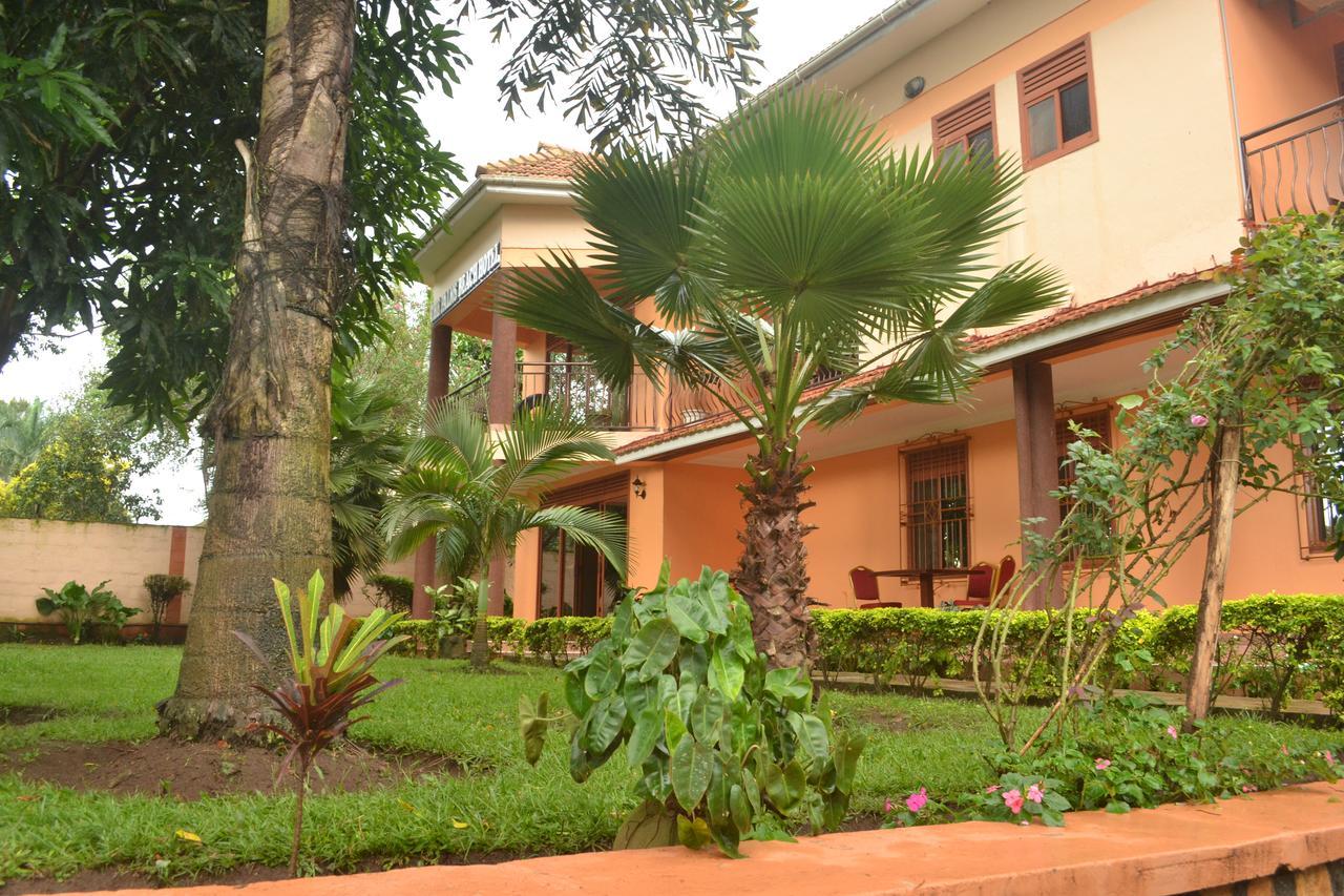The Palms Beach Hotel And Restaurant Limited Entebbe Exterior foto