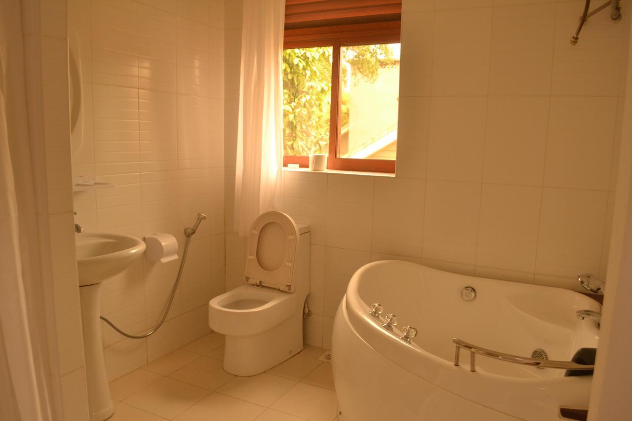 The Palms Beach Hotel And Restaurant Limited Entebbe Exterior foto